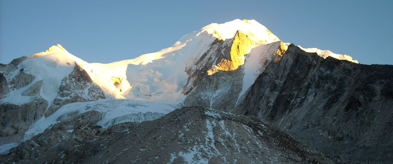 Manaslu trek with Lark Peak